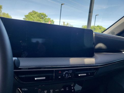 Used 2025 Nissan Kicks SR FWD image 27