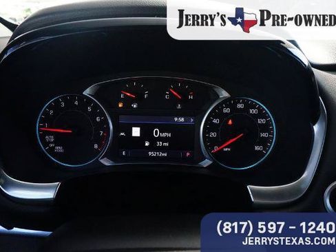 Used 2022 Chevrolet Traverse RS FWD image 11