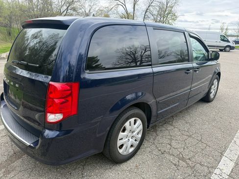 Used 2015 Dodge Grand Caravan SE w/ Quick Order Package 29E SE FWD image 3