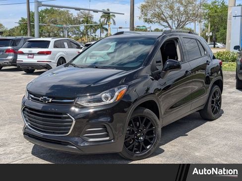 Used 2022 Chevrolet Trax LT w/ Midnight Edition image 1