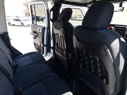 Used 2021 Jeep Wrangler Unlimited Rubicon w/ Uconnect 4C Nav & Sound Group AWD/4WD image 20