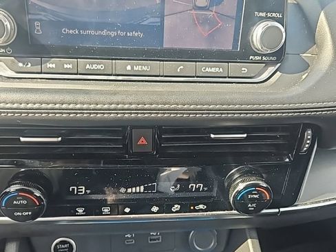 Used 2021 Nissan Rogue SV image 11