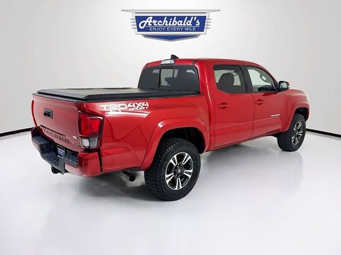 Used 2018 Toyota Tacoma TRD Sport AWD/4WD image 8