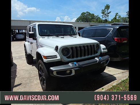 Used 2024 Jeep Wrangler Unlimited Sahara AWD/4WD image 1
