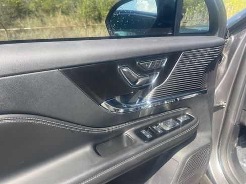 Used 2022 Lincoln Corsair AWD w/ Equipment Group 101A image 8