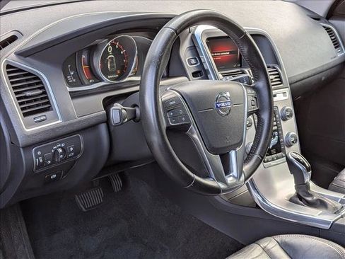 Used 2017 Volvo XC60 T5 Dynamic w/ Preferred Option Package FWD image 9