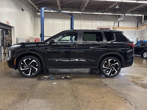 Used 2024 Mitsubishi Outlander SE AWD/4WD image 3