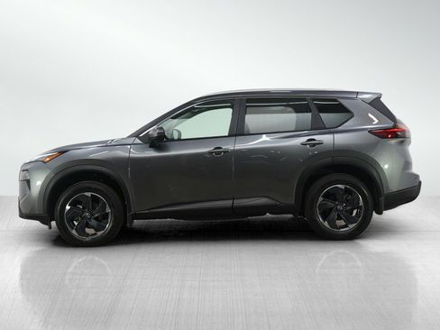 Used 2024 Nissan Rogue SV w/ SV Premium Package image 2