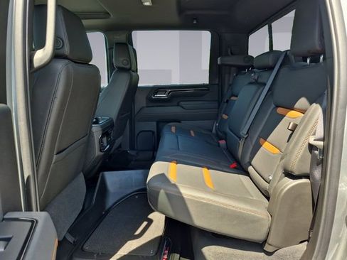 Used 2025 GMC Sierra 2500 AT4 w/ AT4 Premium Plus Package AWD/4WD image 16