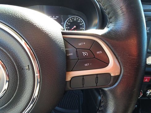Used 2017 Jeep Renegade Latitude AWD/4WD image 19