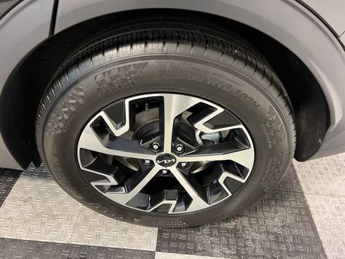 Used 2025 Kia Sportage EX w/ Premium Package FWD image 16