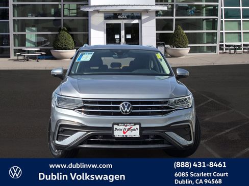 Certified 2023 Volkswagen Tiguan SE image 2