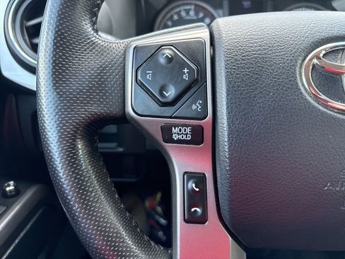 Used 2016 Toyota Tacoma SR5 w/ SR5 Appearance Package (SN) AWD/4WD image 17
