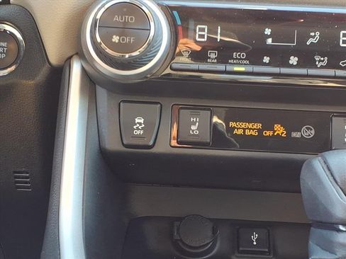 Used 2021 Toyota RAV4 XLE image 22