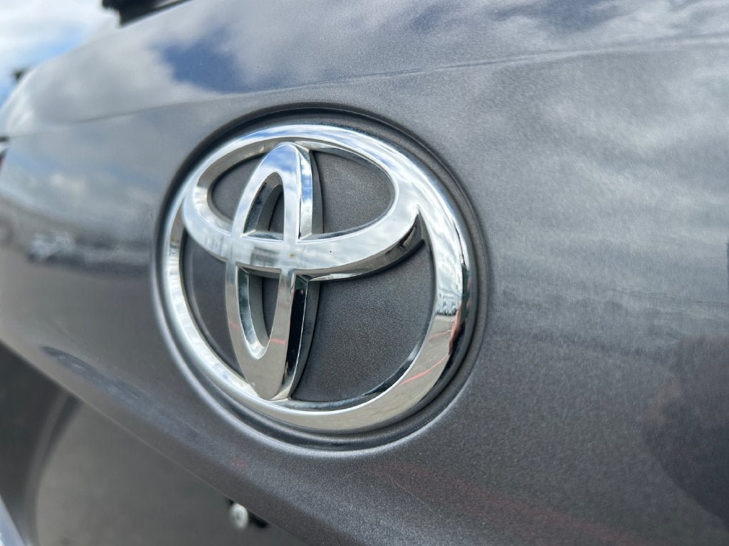 Used 2023 Toyota Highlander L FWD image 36