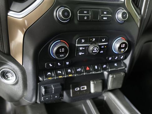 Used 2020 Chevrolet Silverado 1500 High Country w/ Technology Package image 15