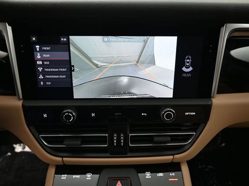 Certified 2023 Porsche Macan image 20