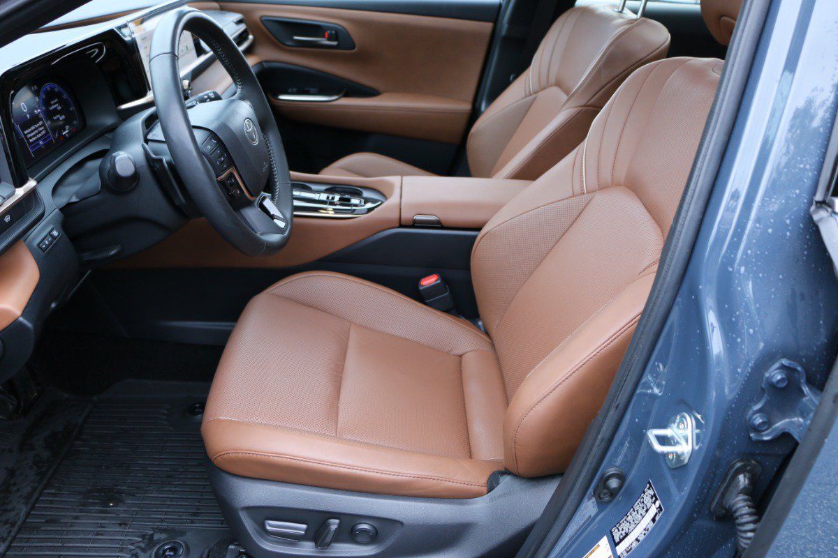 Used 2025 Toyota Crown Signia w/ Advanced Technology Package AWD/4WD image 30