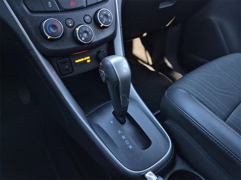 Certified 2022 Chevrolet Trax LT w/ LT Convenience Package image 19