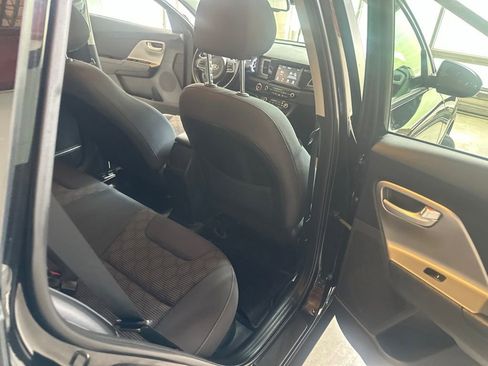 Used 2019 Kia Niro LX FWD image 29