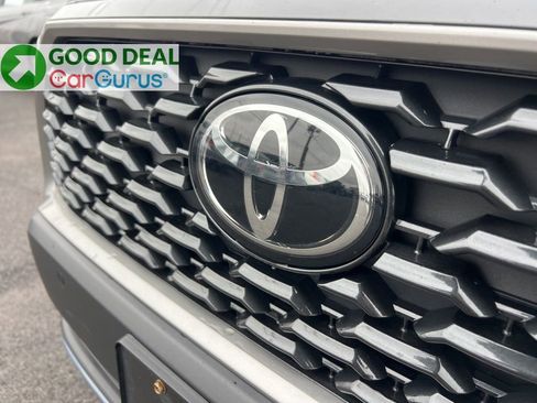 Used 2024 Toyota Corolla Cross XLE w/ Convenience Package image 31