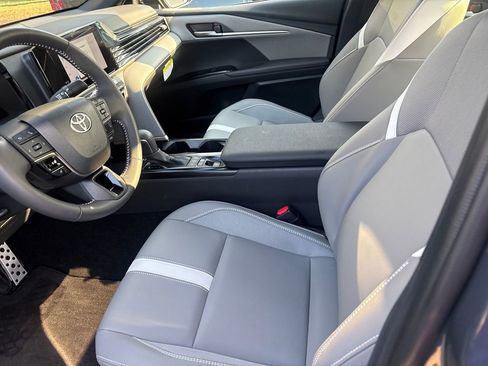 Certified 2025 Toyota Camry SE w/ Convenience Package image 9