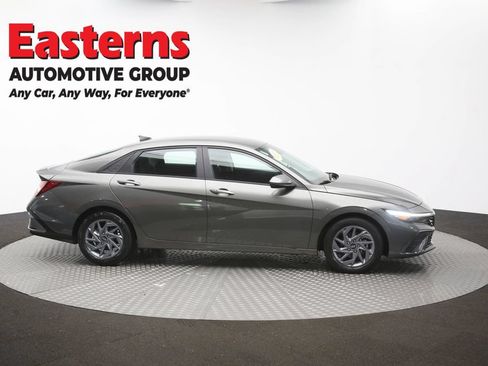 Used 2024 Hyundai Elantra SEL FWD image 44