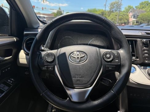 Used 2018 Toyota RAV4 Limited w/ Advanced Technology Package AWD/4WD image 32
