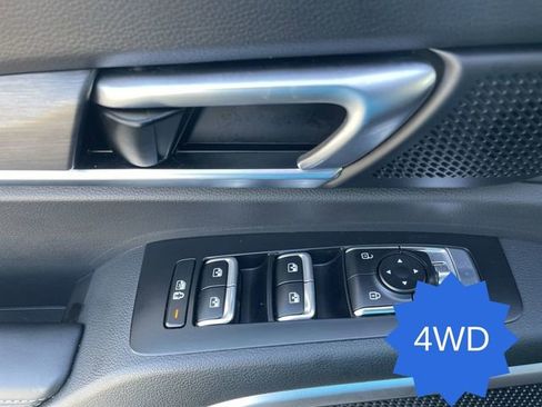 Used 2025 Kia Telluride AWD image 24