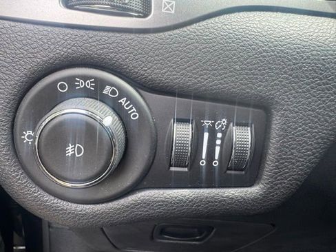 Used 2019 Jeep Cherokee Latitude Plus FWD image 8