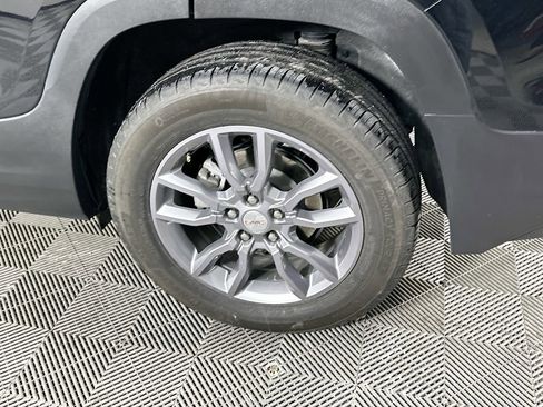 Used 2024 GMC Terrain SLT image 37