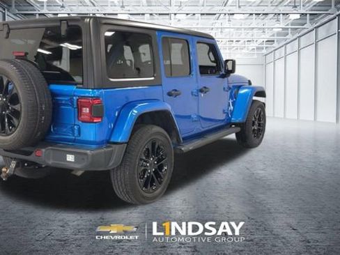 Used 2021 Jeep Wrangler Unlimited Sahara w/ Cold Weather Group AWD/4WD image 9