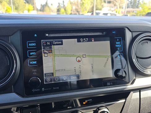 Used 2018 Toyota Tacoma TRD Off-Road w/ Technology Package AWD/4WD image 18