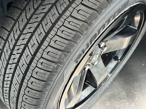 Used 2011 Dodge Challenger RWD image 30