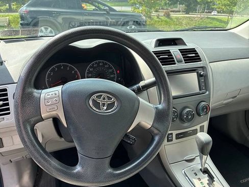 Used 2013 Toyota Corolla LE FWD image 24