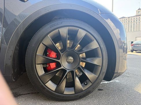 Used 2022 Tesla Model Y Performance image 15