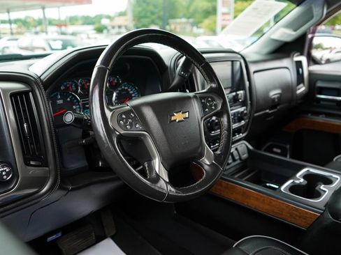 Used 2018 Chevrolet Silverado 1500 High Country AWD/4WD image 5