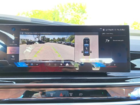 Certified 2025 BMW 750e xDrive image 25