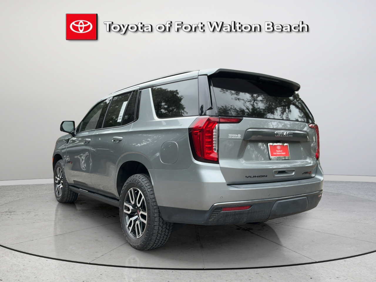 Used 2023 GMC Yukon AT4 w/ AT4 Premium Package AWD/4WD image 4