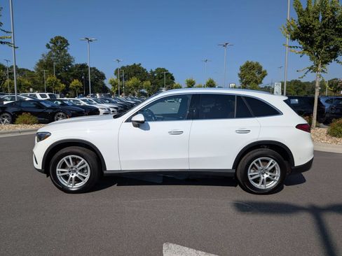 Used 2023 Mercedes-Benz GLC 300 4MATIC w/ Exclusive Trim Package image 6