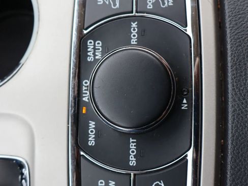 Used 2012 Jeep Grand Cherokee Overland image 26