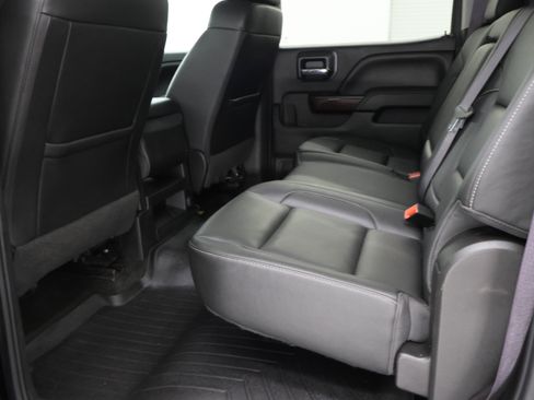 Used 2017 GMC Sierra 1500 SLT w/ Suspension Package, Off-Road AWD/4WD image 32