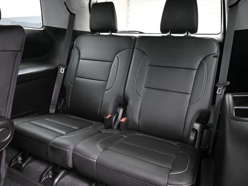 Used 2023 GMC Acadia SLT image 13