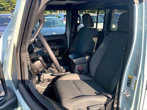 Used 2024 Jeep Wrangler Unlimited Sport AWD/4WD image 5