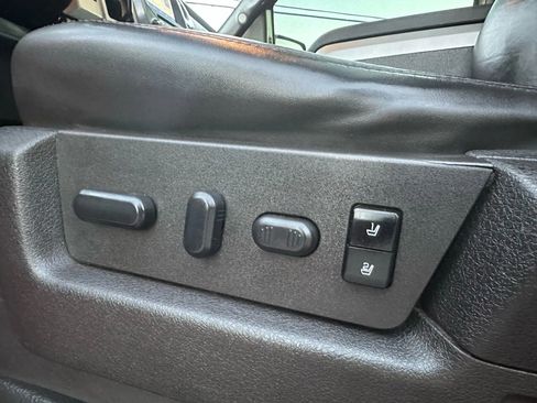 Used 2013 Ford F150 Raptor w/ SVT Exterior Graphics Pkg image 21