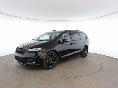 Used 2025 Chrysler Pacifica Limited