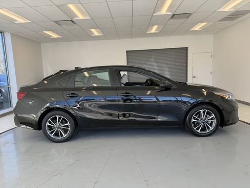 Used 2023 Kia Forte LXS image 8