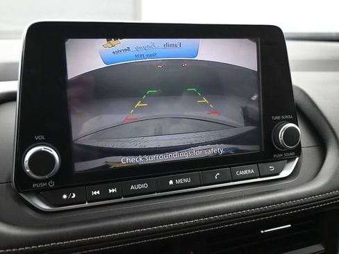 Used 2025 Nissan Rogue SV FWD image 17