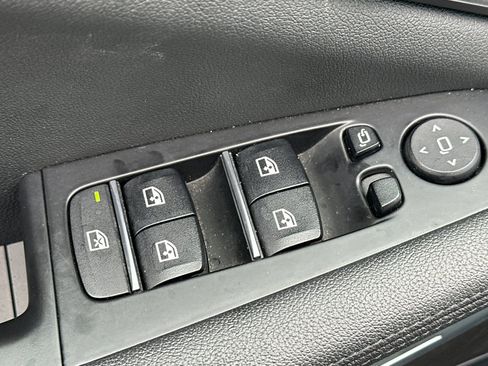 Used 2022 BMW X5 xDrive40i w/ Parking Assistance Package image 12