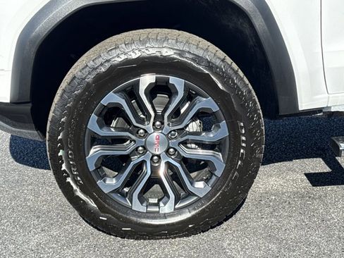 New 2026 GMC Canyon Denali w/ LPO, Black Badging Package AWD/4WD image 16